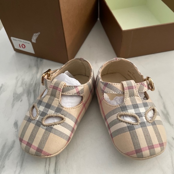 burberry baby shoes